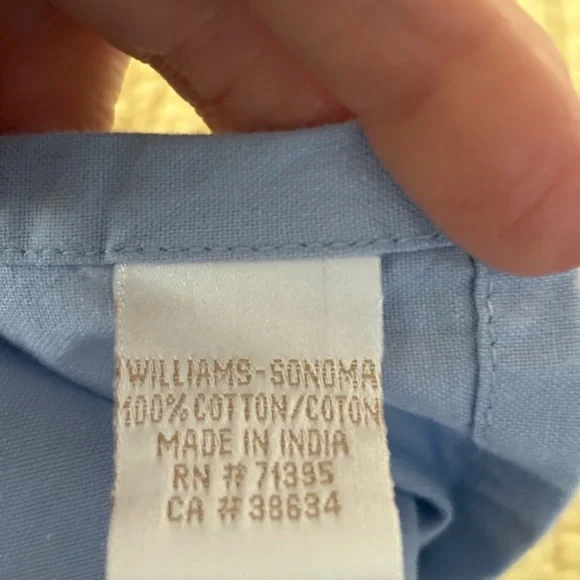 Williams Sonoma Light Blue and Soft Yellow napkins set of 8 - Picture 4 of 7